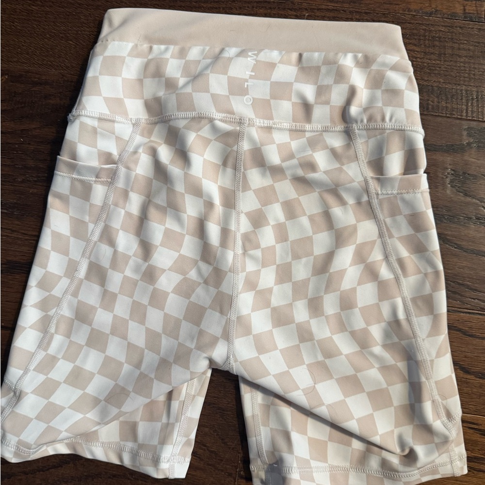 Wilo women’s small Checkered Tan Women's Shorts trendy excellent condition - Picture 6 of 7